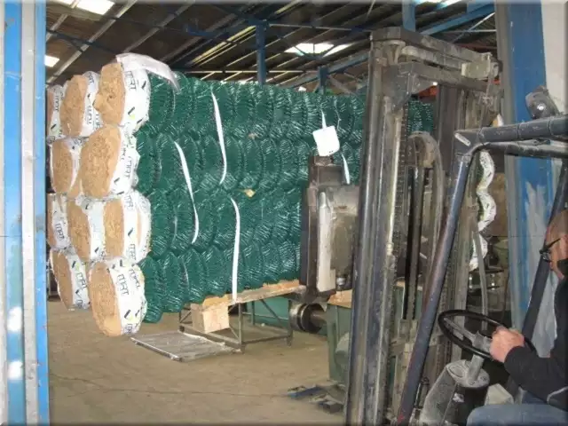 Mallas metálicas verdes y galvanizadas Mallas metálicas verdes y galvanizadas